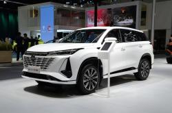综合补贴后仅9.99万起 长安CS75 PLUS新车型上市