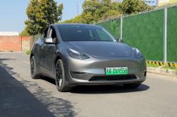 三排六座加长 特斯拉Model Y L实车现身纽北：国产或卖35万