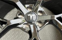 听劝！特斯拉Model 3恢复方向盘转向信号拨杆 老车主恢复需改装
