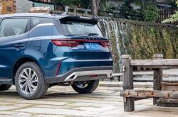 加速7.2s！油耗7.4L？加长版”国民神车“抢先试驾