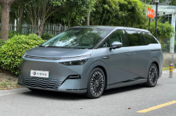 预售35万起/综合续航里程1602km 小鹏X9增程版实车到店