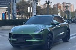 二手豪车3年打5折 年轻人盯上了：十几万就能开上保时捷