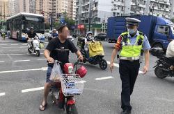 女子骑电动自行车近2个月从上海回广西引百万人围观：3000多公里路程 一天充3次电