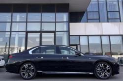 北京车展首发 分体大灯保留+内饰大换血！中期改款宝马7系预告图