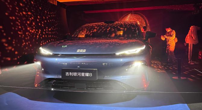 Flyme Auto 2代座舱系统 吉利银河星耀8远航家预售14.28万起