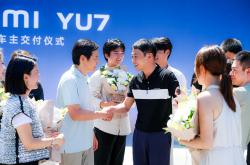 苏神助阵！雷军将直播小米SU7交付仪式：霸总开车门名场面回归