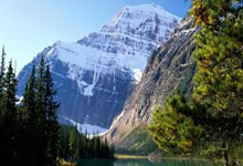 重塑50万级MPV市场格局！智界V9内饰细节曝光：堪比头等舱