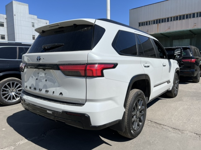 2024款丰田红杉加版3.5T 灰车黑内现车