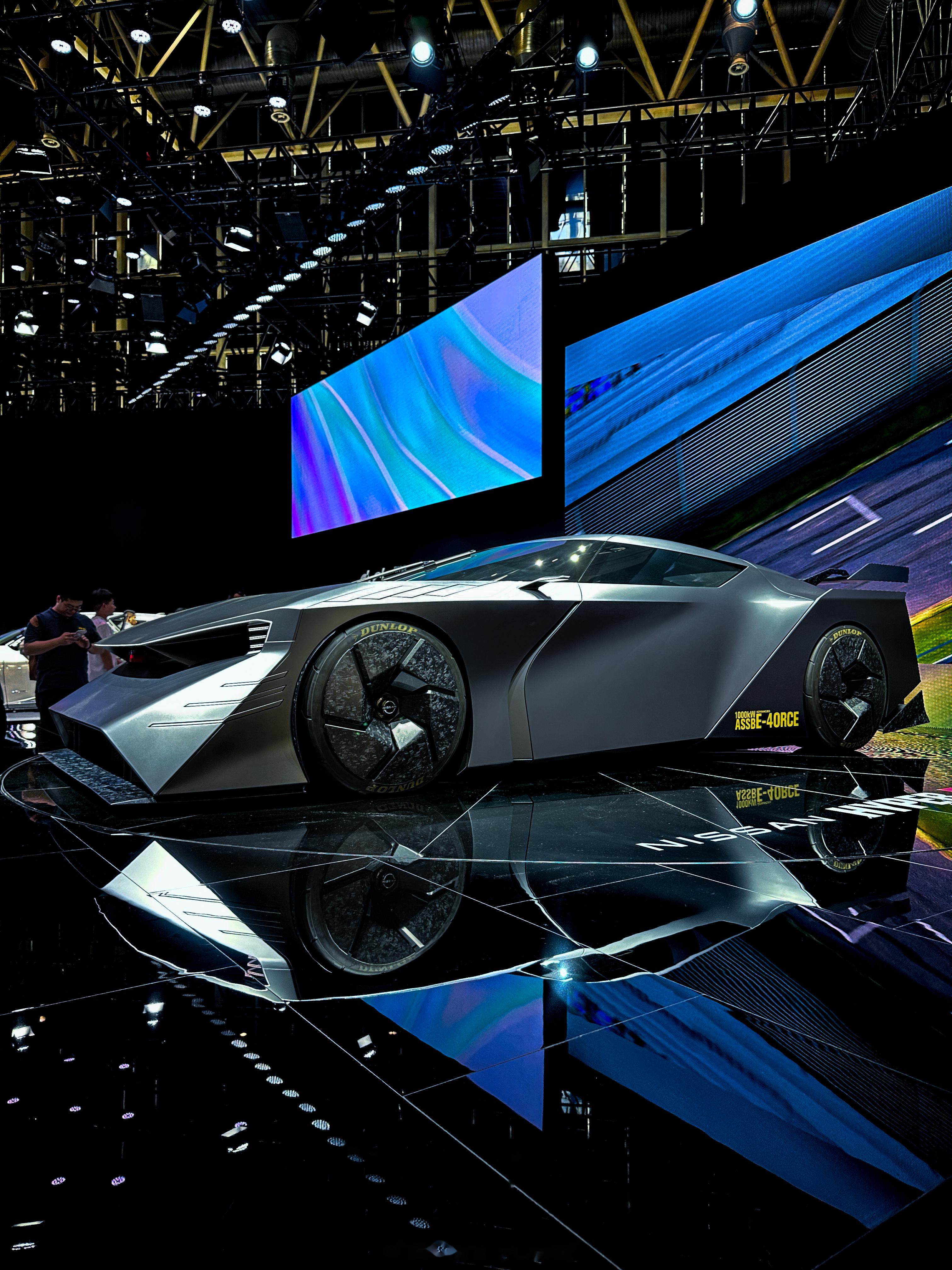 日产战神GT-R祝贺小米SU7 Ultra上市：致敬这个电的时代！