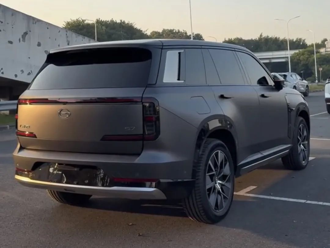 成都新海狮X30L CNG最高降0.90万 仅4.99万可入手