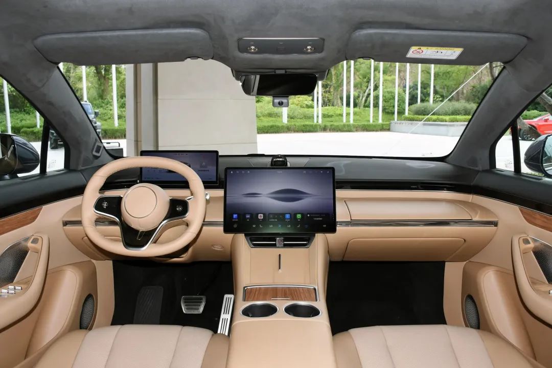 飞驰价格最低279万起 欢迎到店试驾