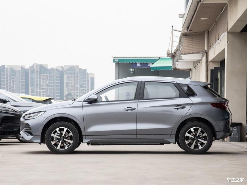比亚迪E7最新预告图发布 定位纯电动中型车 或针对网约车市场