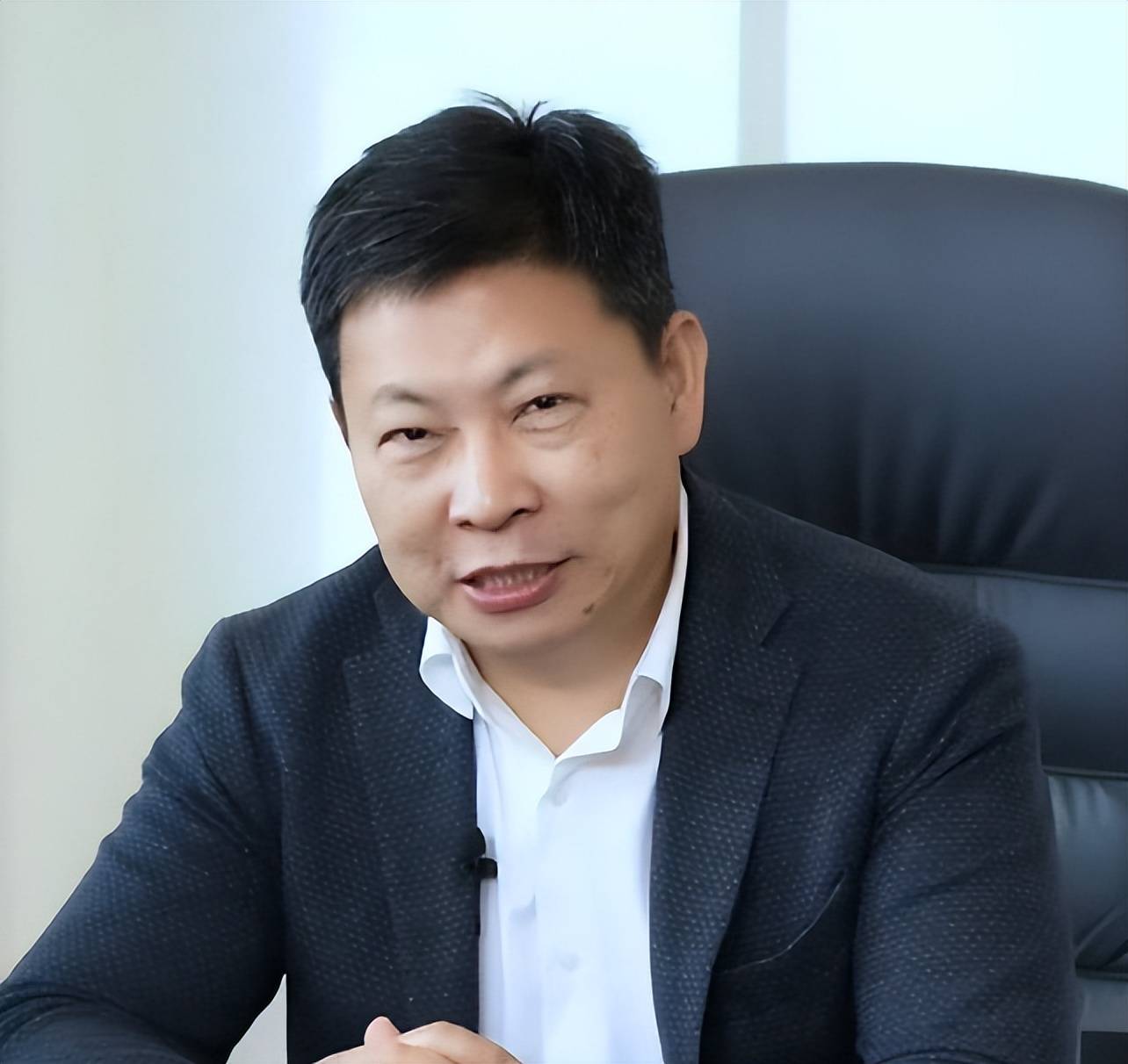 华为引望完成工商信息变更：新增两大股东 余承东任副董事长