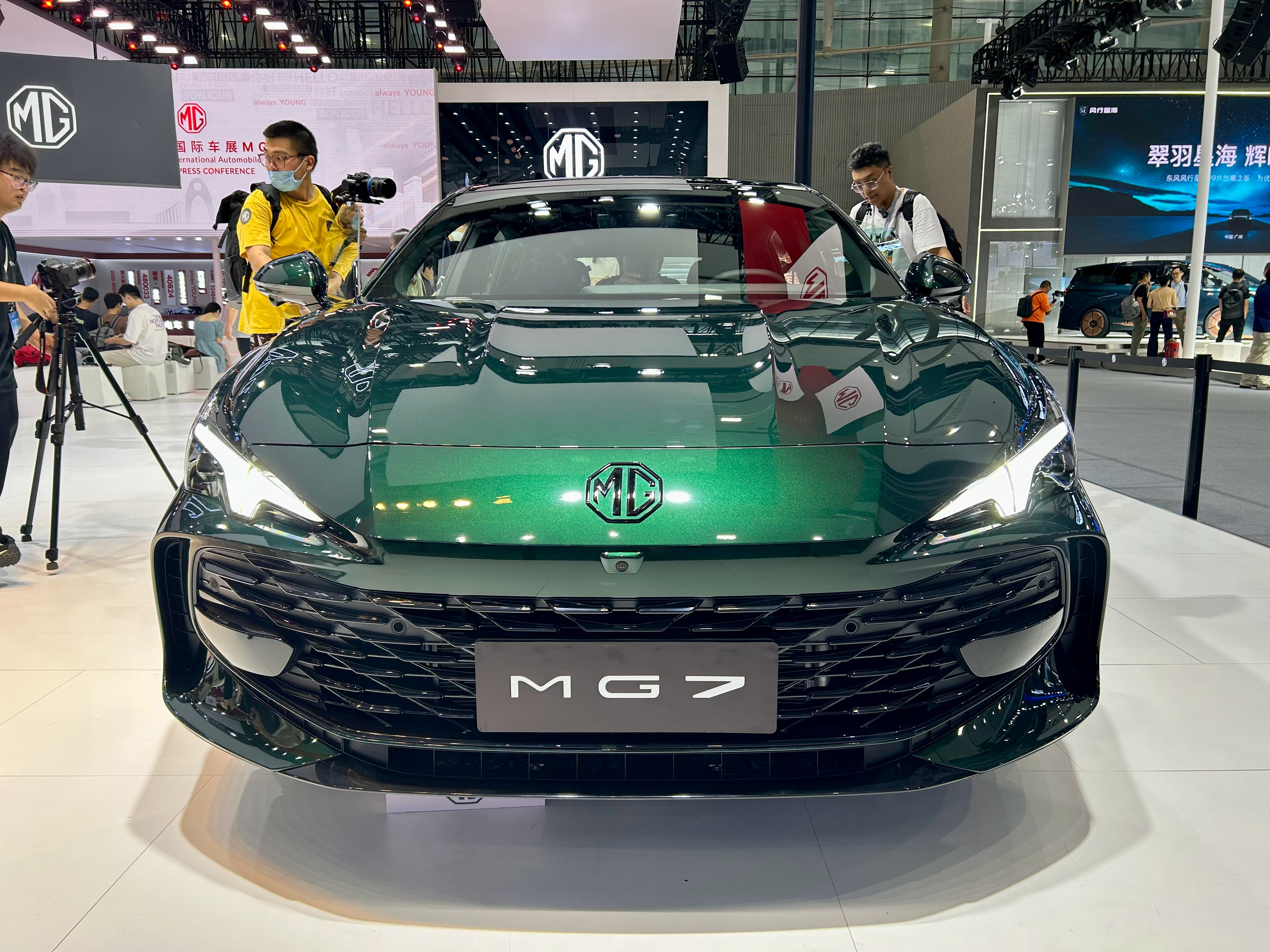 智驾配置升级/售价更低？2025款小鹏X9将于4月8日亮相