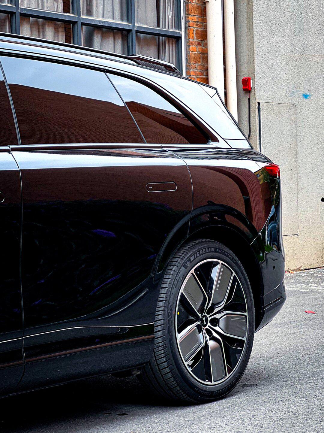 购奔驰V级墨版享6万优惠 欢迎前来试驾