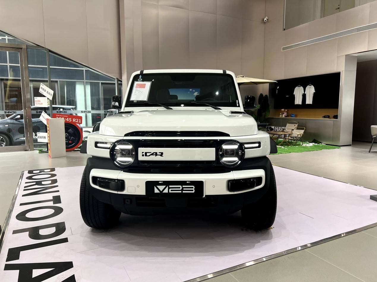 奇瑞iCar V23高速上系统卡死 车主：转向灯、换挡、智驾系统全部失灵