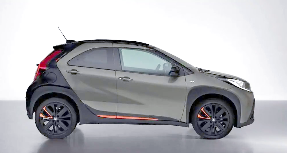 年轻人的第一台敞篷SUV！新款丰田Aygo X官图发布：搭载1.5L电混动力