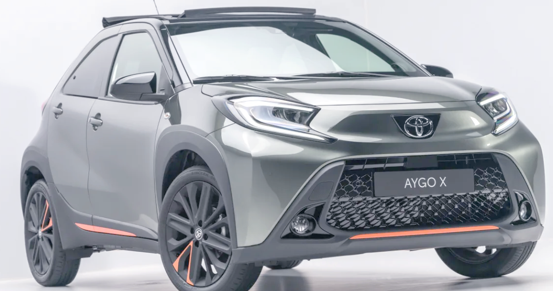 年轻人的第一台敞篷SUV！新款丰田Aygo X官图发布：搭载1.5L电混动力