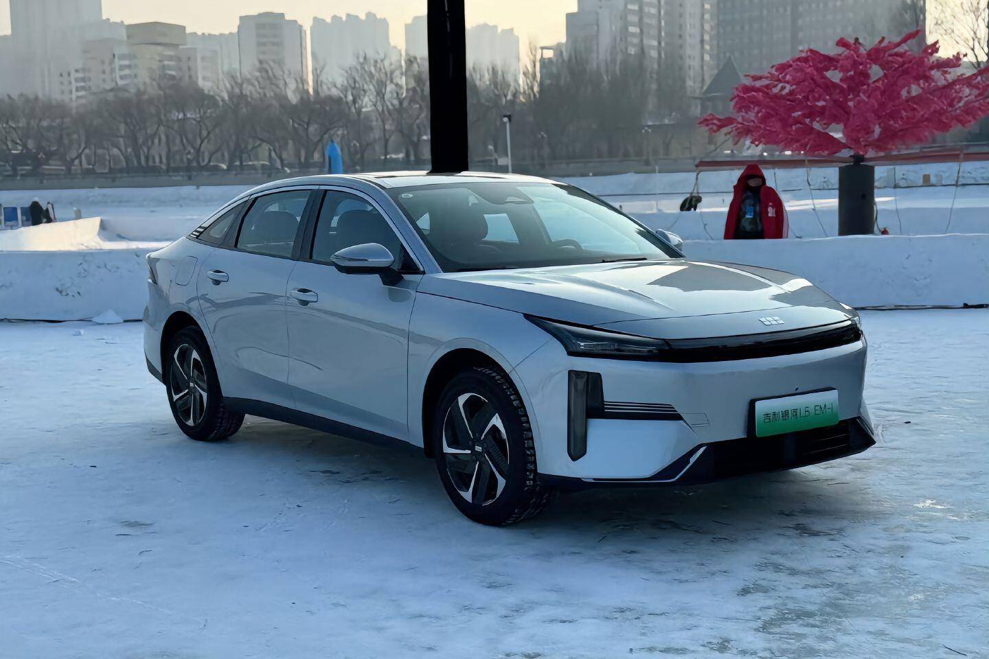 轴距达2845mm/综合续航超2100km 吉利银河A7 EM-i官图发布