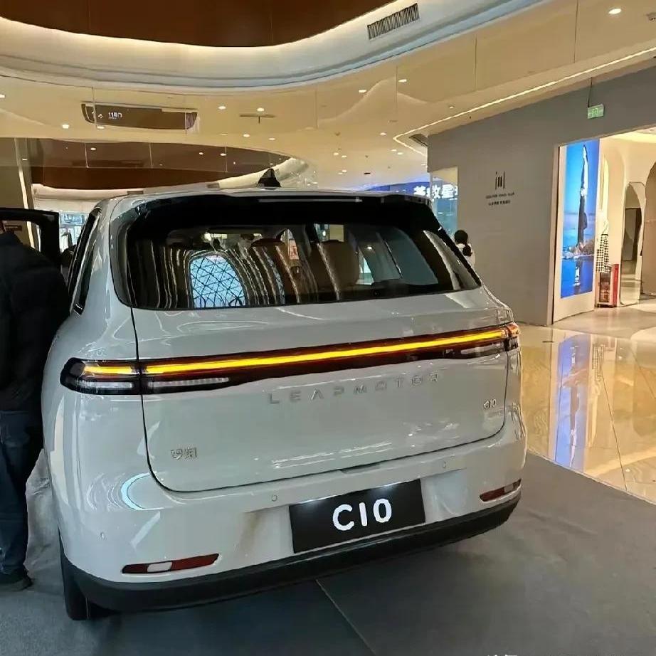 多举措赋能2025新能源汽车下乡