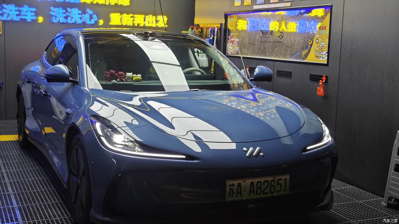 关键时刻能救命！智己汽车推出行业首个爆胎安全功能升级