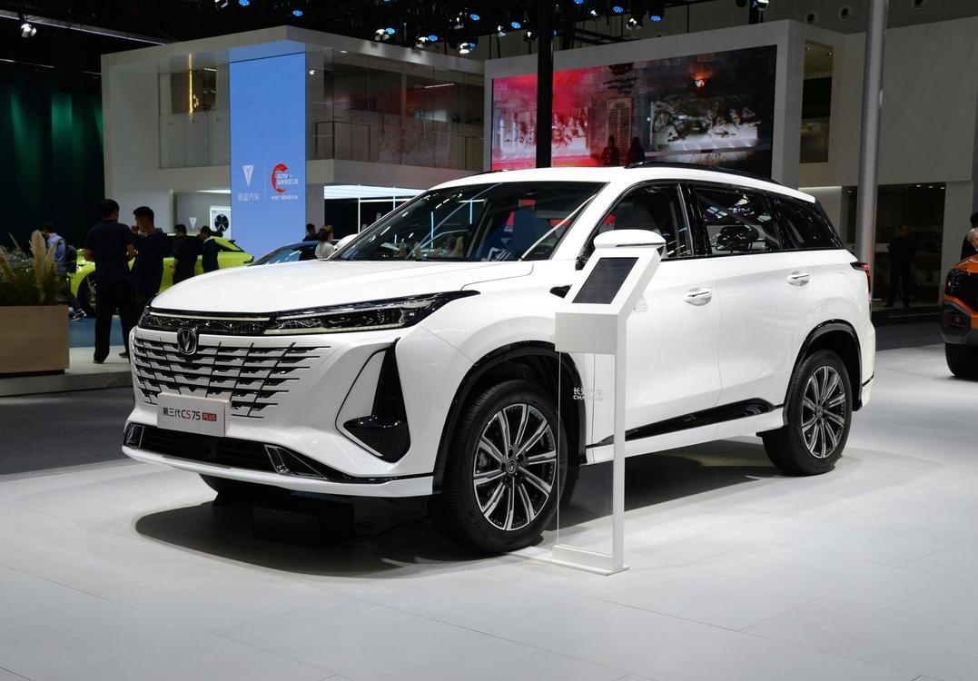 综合补贴后仅9.99万起 长安CS75 PLUS新车型上市