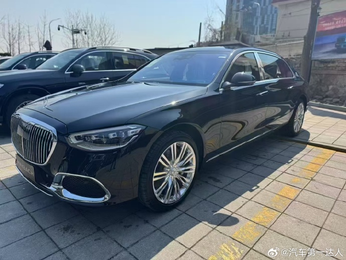 四座迈巴赫S580 高端行政价格触低价 展厅现车