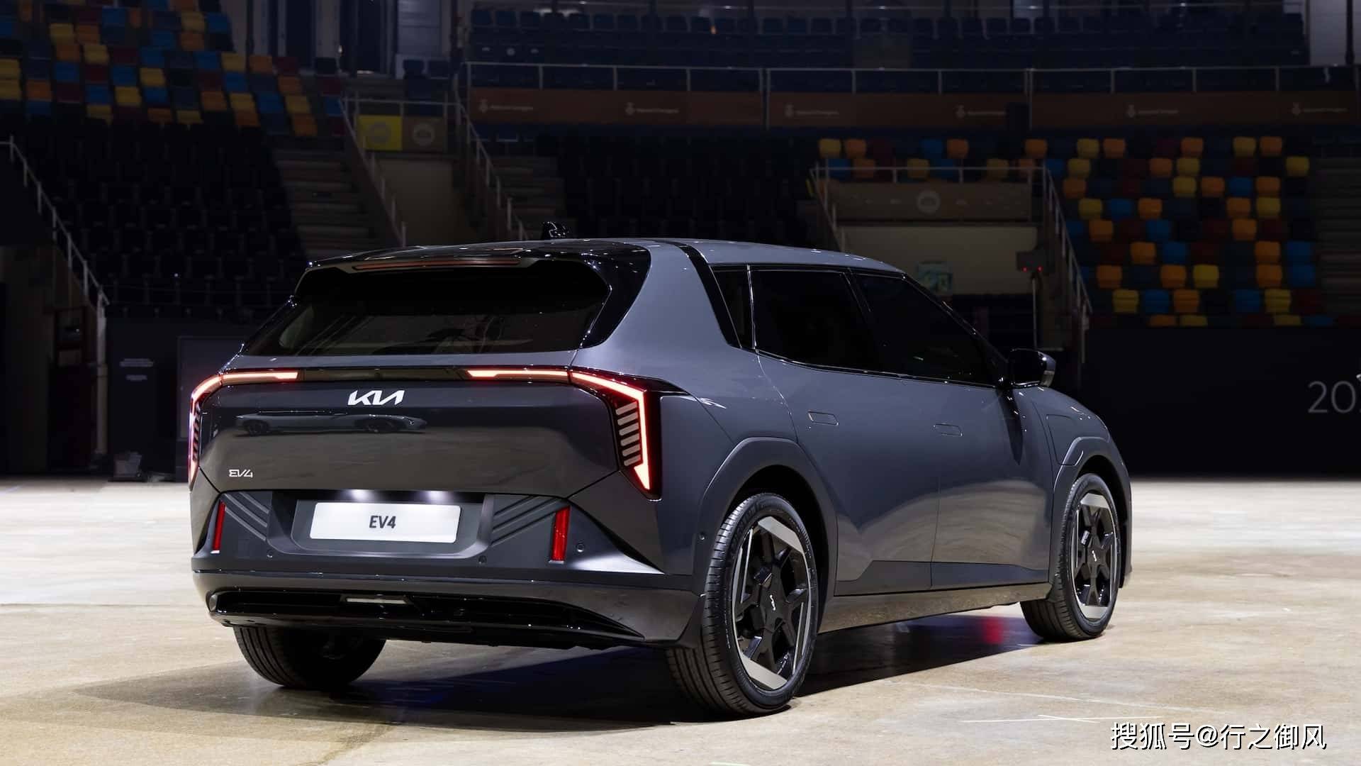 双电机四驱400马力/续航500公里 2025年底发布 起亚EV3 GT谍照
