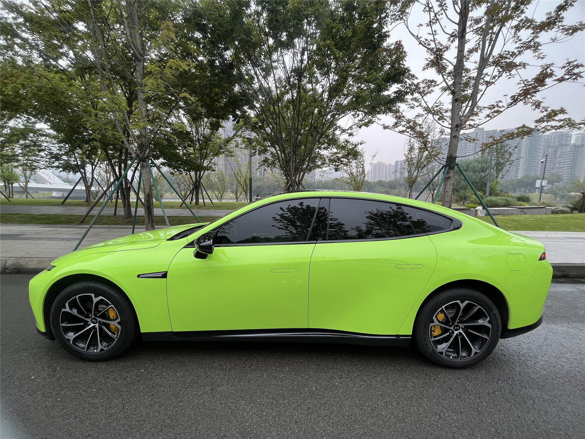 外观比肩日产GT-R！全新小鹏P7定档8月6日中国首秀