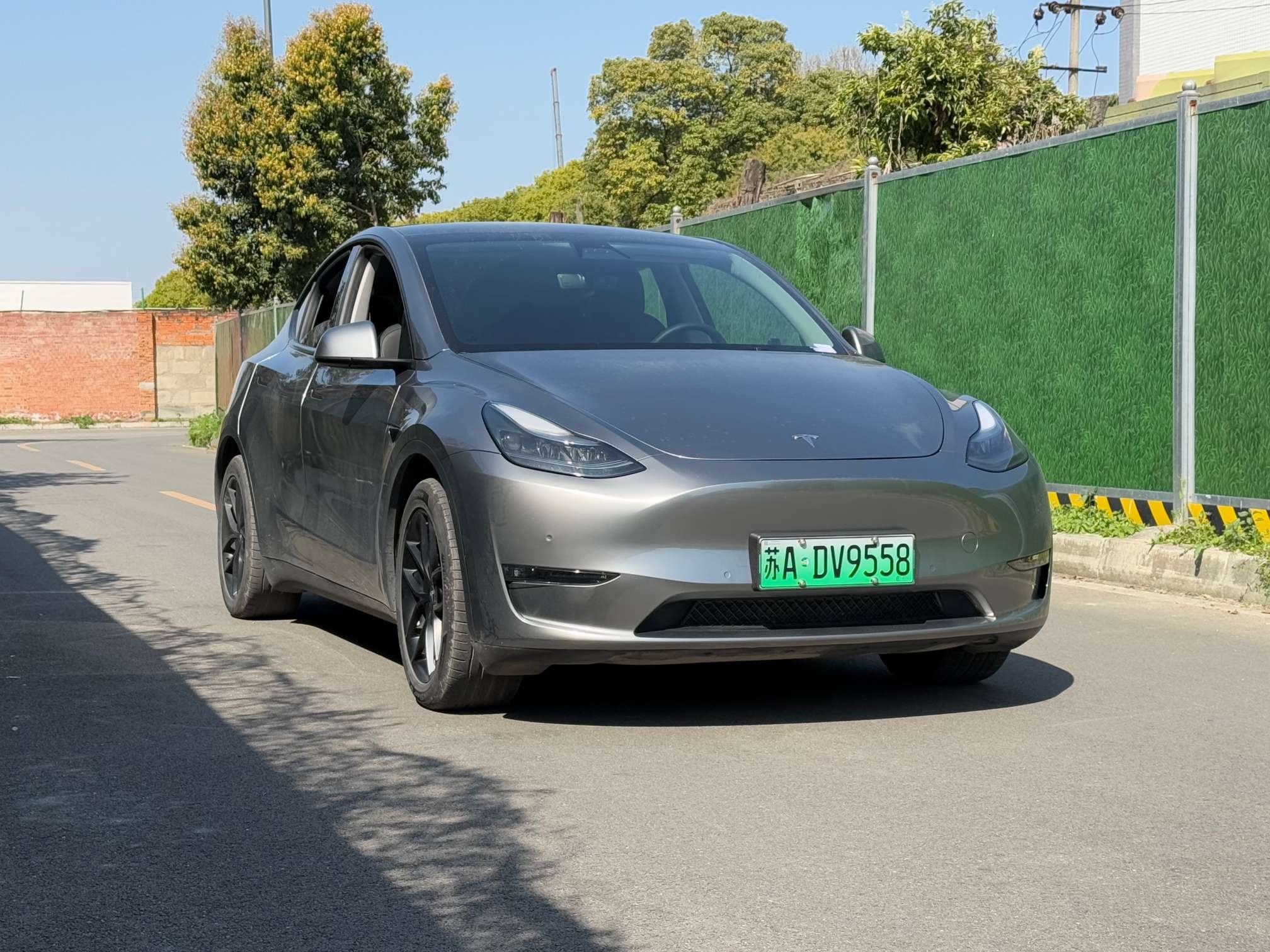 三排六座加长 特斯拉Model Y L实车现身纽北：国产或卖35万