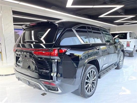 成都平行进口雷克萨斯LX墨版目前售价158万起 欢迎试乘试驾