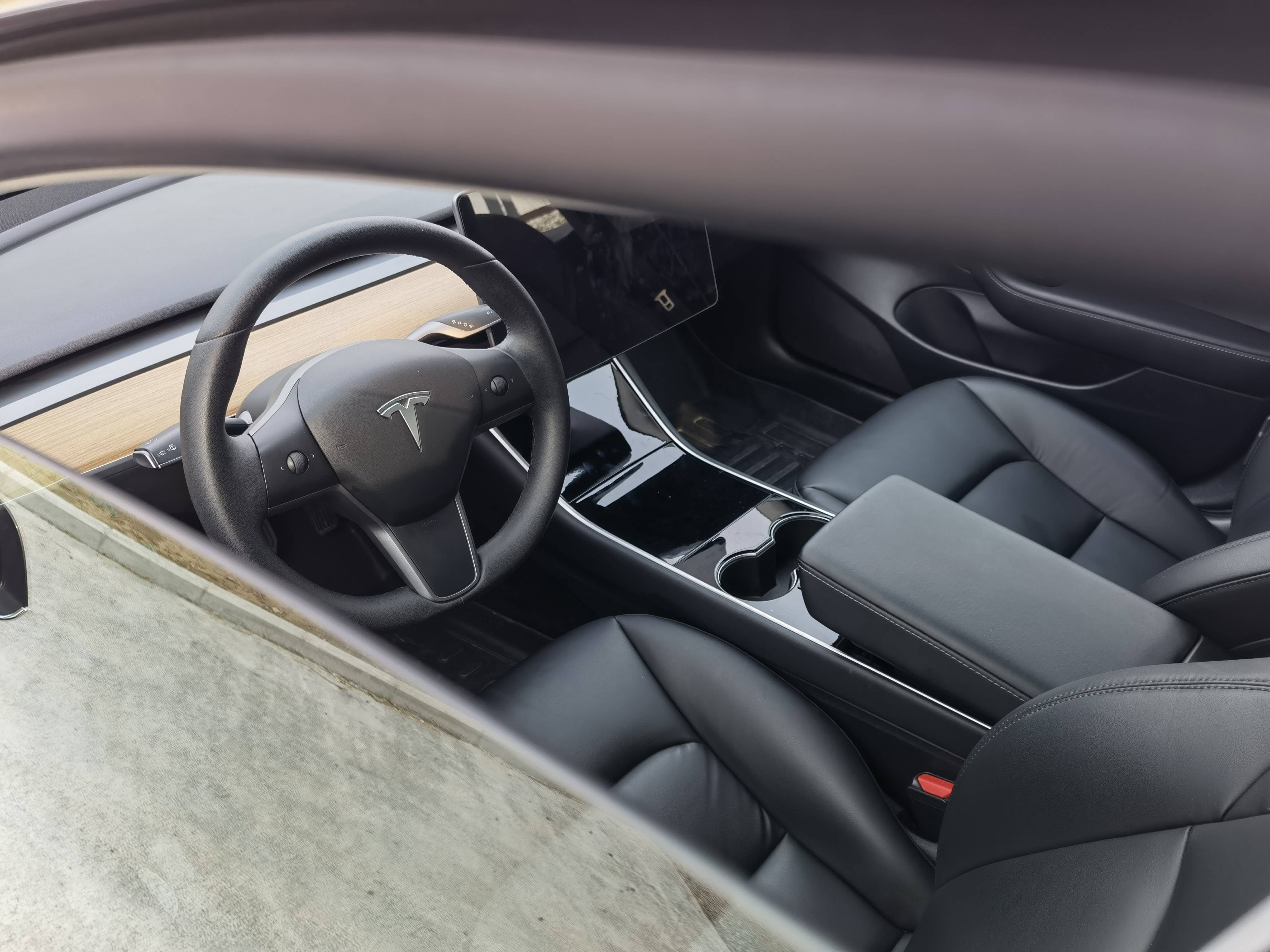特斯拉官方加装Model 3转向灯拨杆收费2499元 电商平台只要1200元