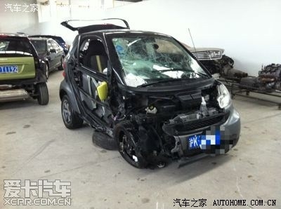 大妈擅自坐路边机车拍照致翻车 得知车损1万8失联