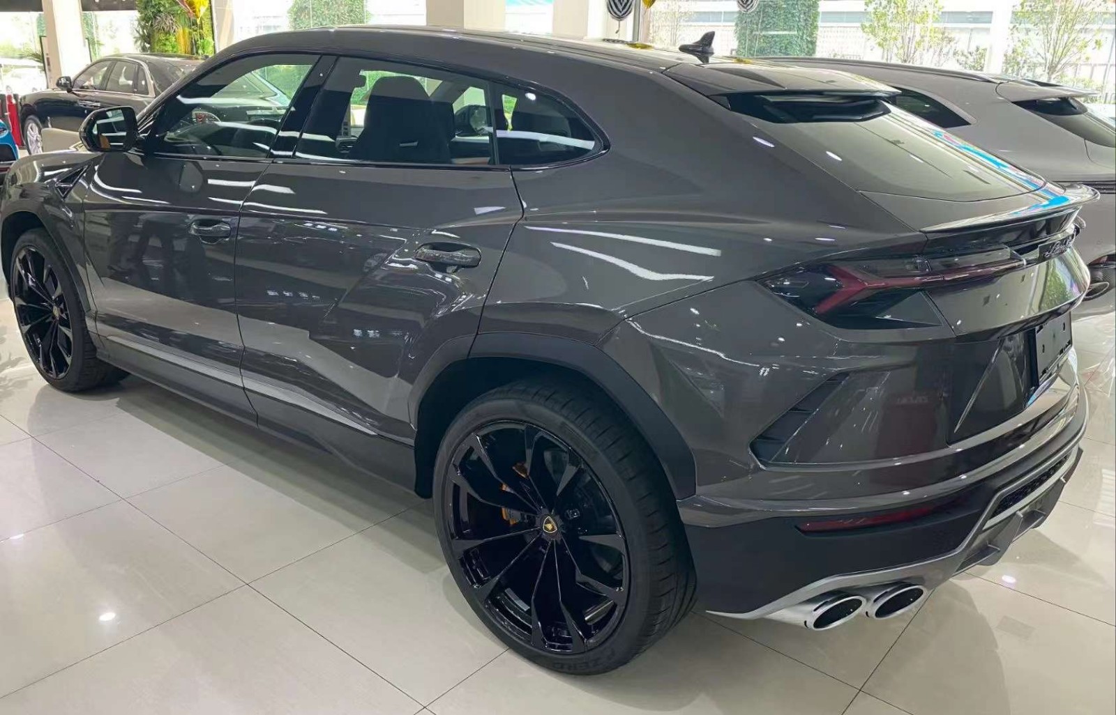 成都远卓名车揽胜行政欧版让利40万 欢迎试乘试驾