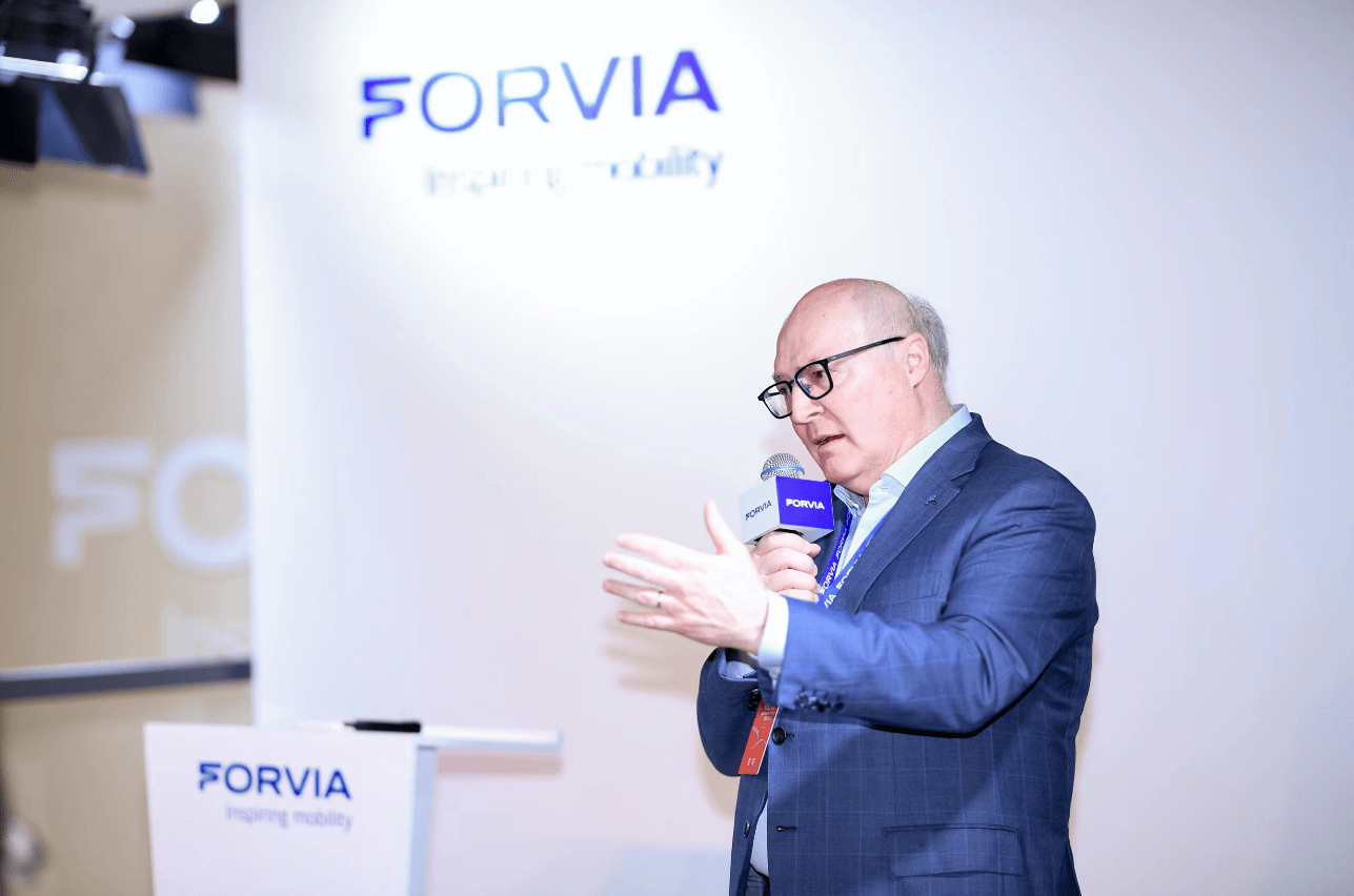 佛瑞亚海拉在中国实现其12V锂电池管理系统的全球首次量产