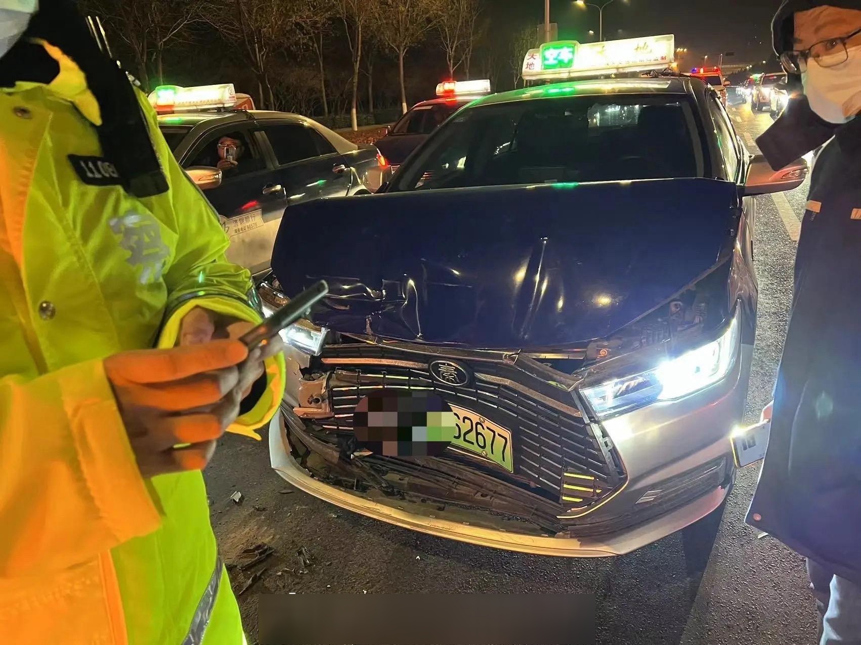 增程式电动车60km/h追尾后起火 车主怀疑车身质量问题