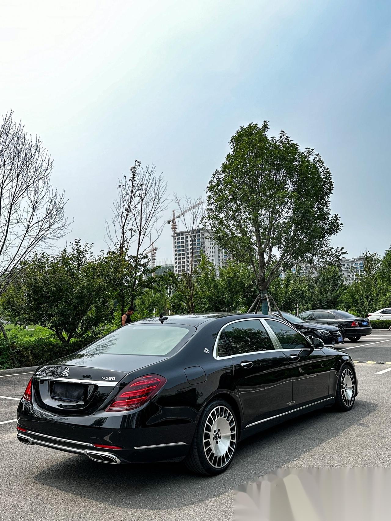成都奔驰迈巴赫S级墨版团购价格274万起 欢迎试乘试驾