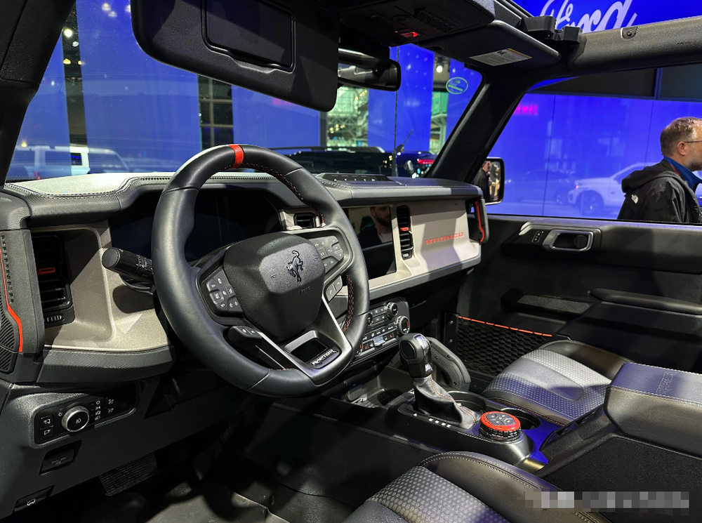 小鹏10年热爱之夜：小鹏MONA M03发布，多项核心技术首次亮相