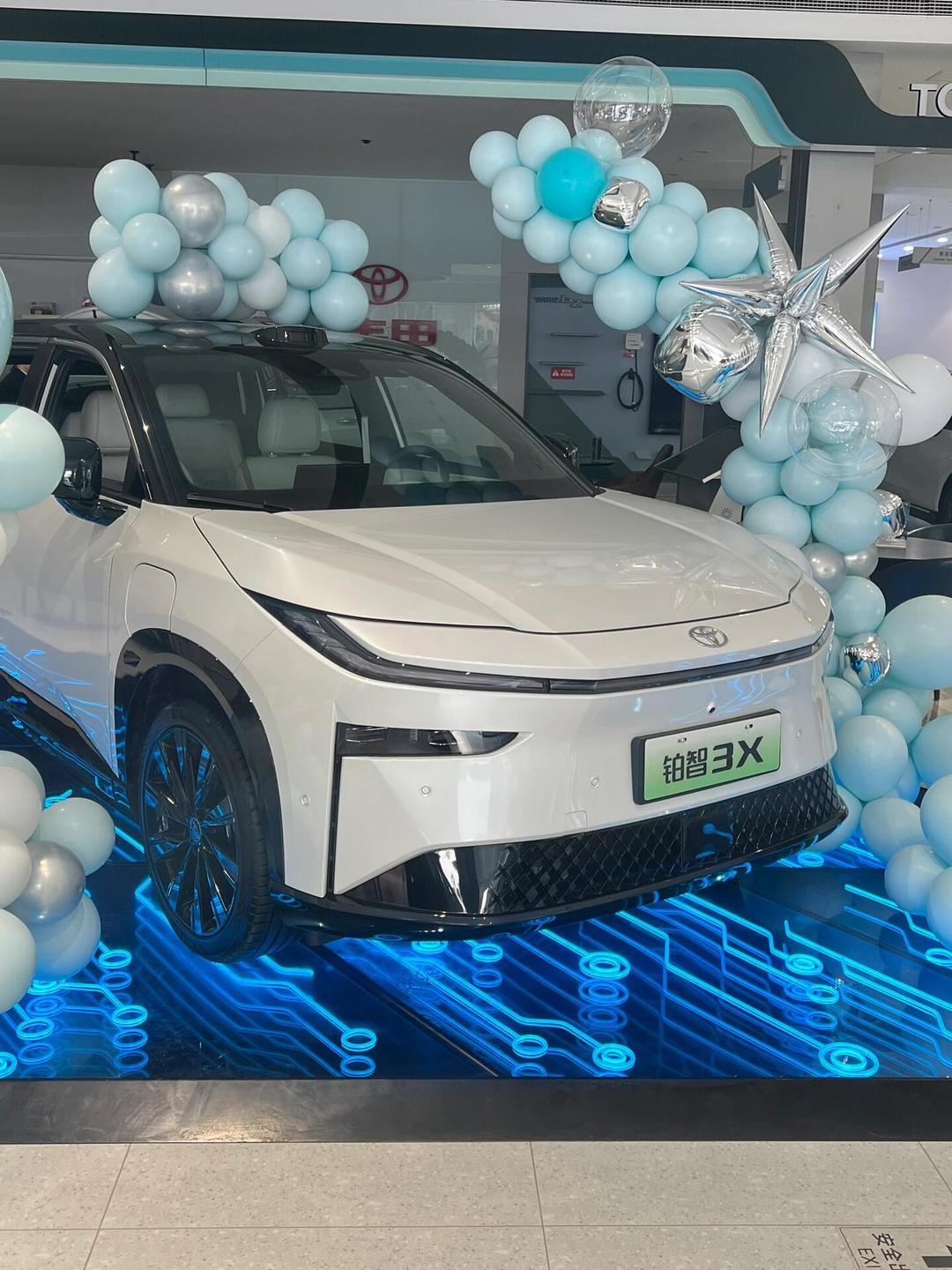 2023款丰田红杉SUV加版铂金版 越野王者！