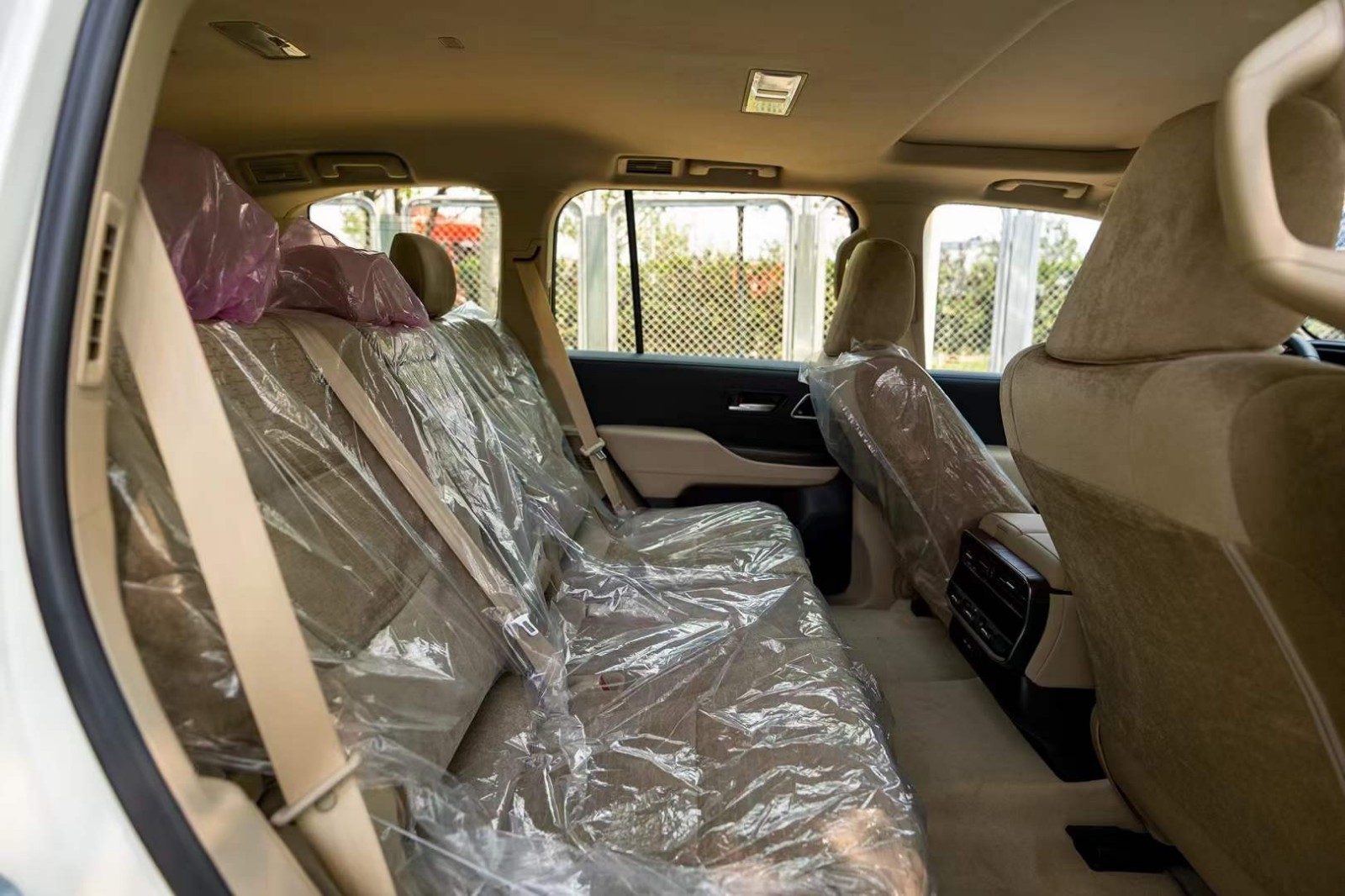 揽胜行政中东版 行政中东版价格最低120万起售 直降15万