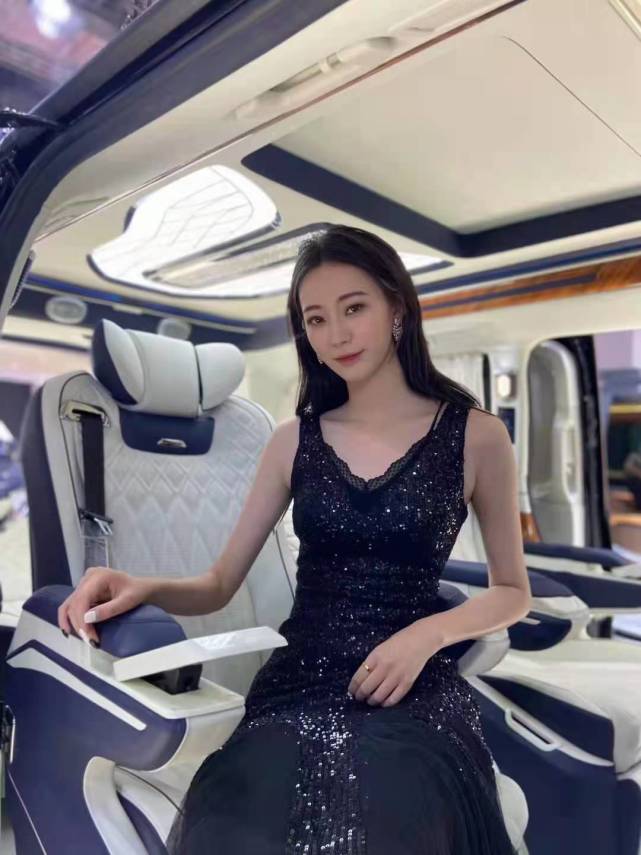 独家定制 奔驰七座V260L梵兹慕小高顶现车 整车碳纤维材质饰板