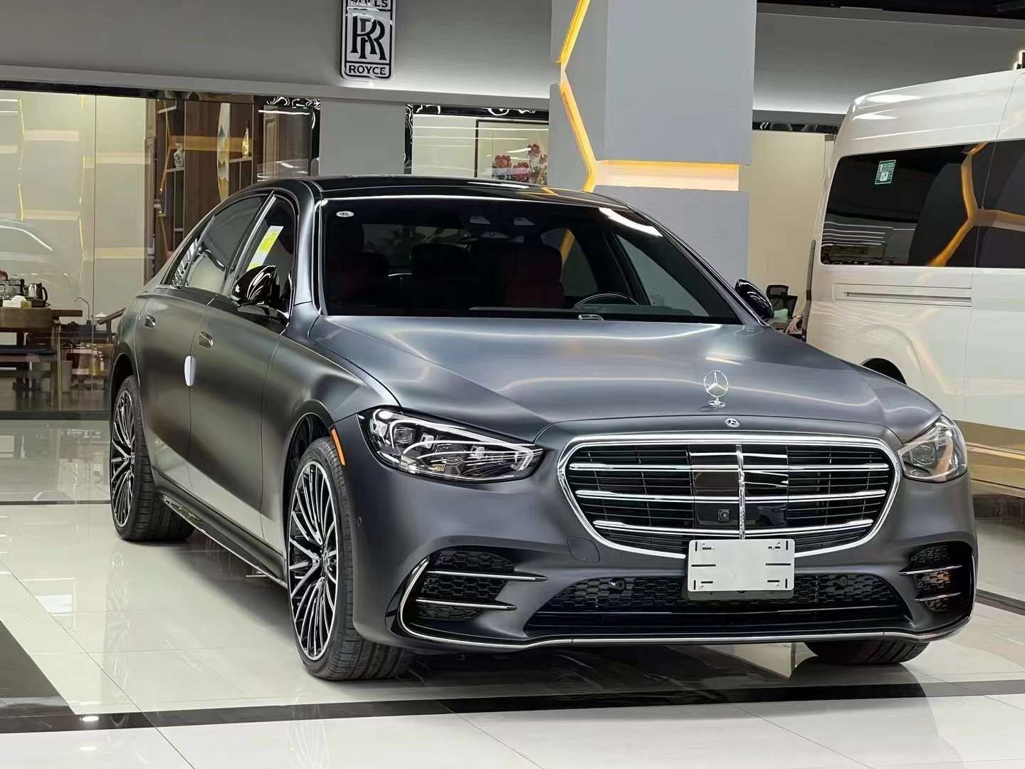 平行进口奔驰迈巴赫S级美版价格最低250万起售 欢迎上门试驾