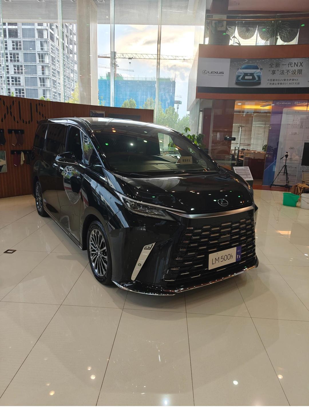 成都平行进口雷克萨斯LM亚洲版热销中 购车让利31万元