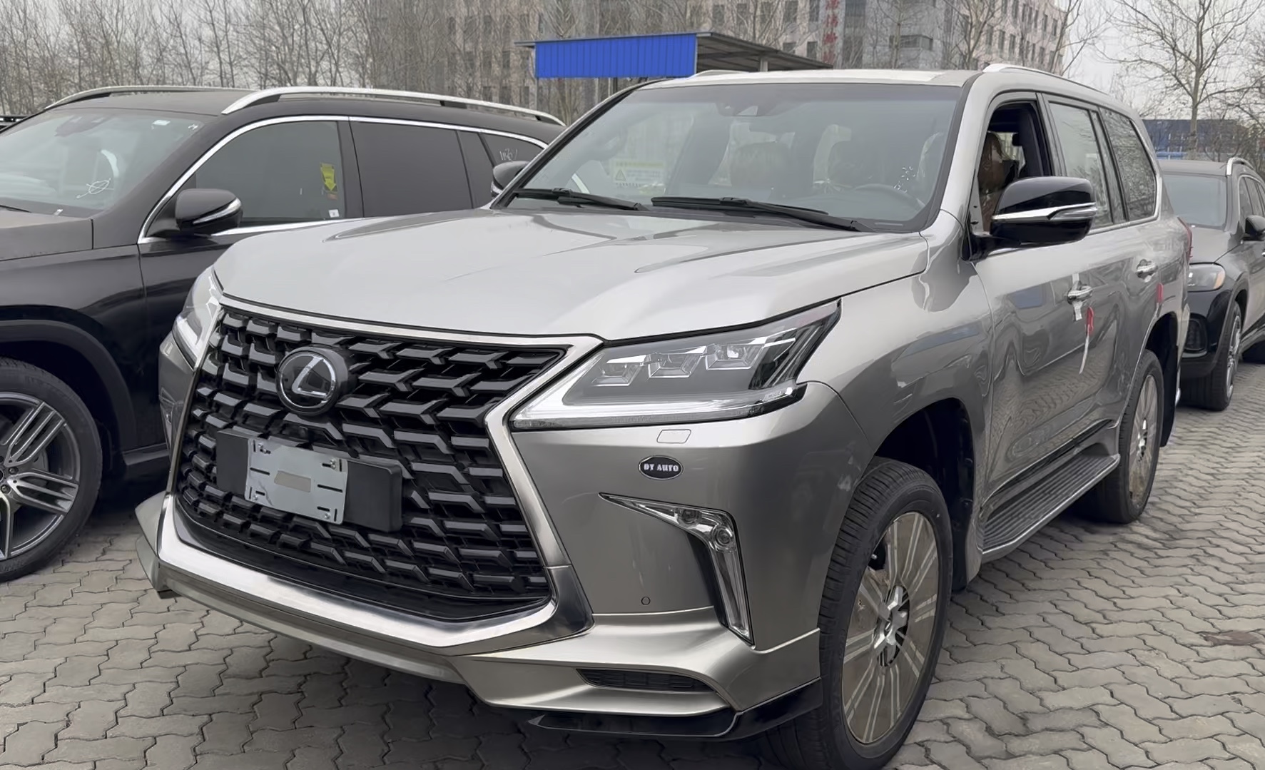 成都雷克萨斯LX加版新款目前售价149万起 欢迎前来试驾