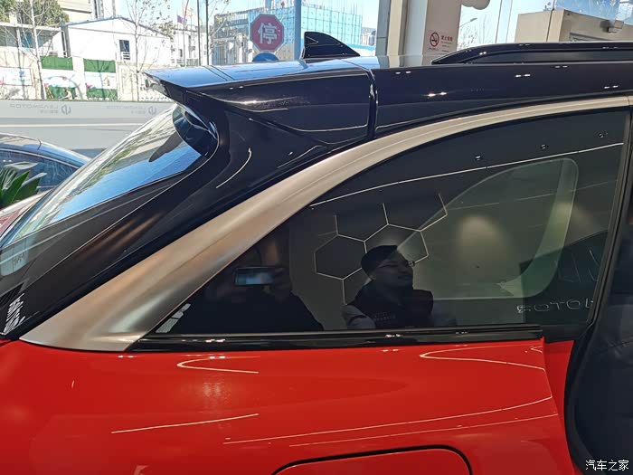 2025款极氪001/007开启大定！老用户增换购尾款抵扣立减1万元