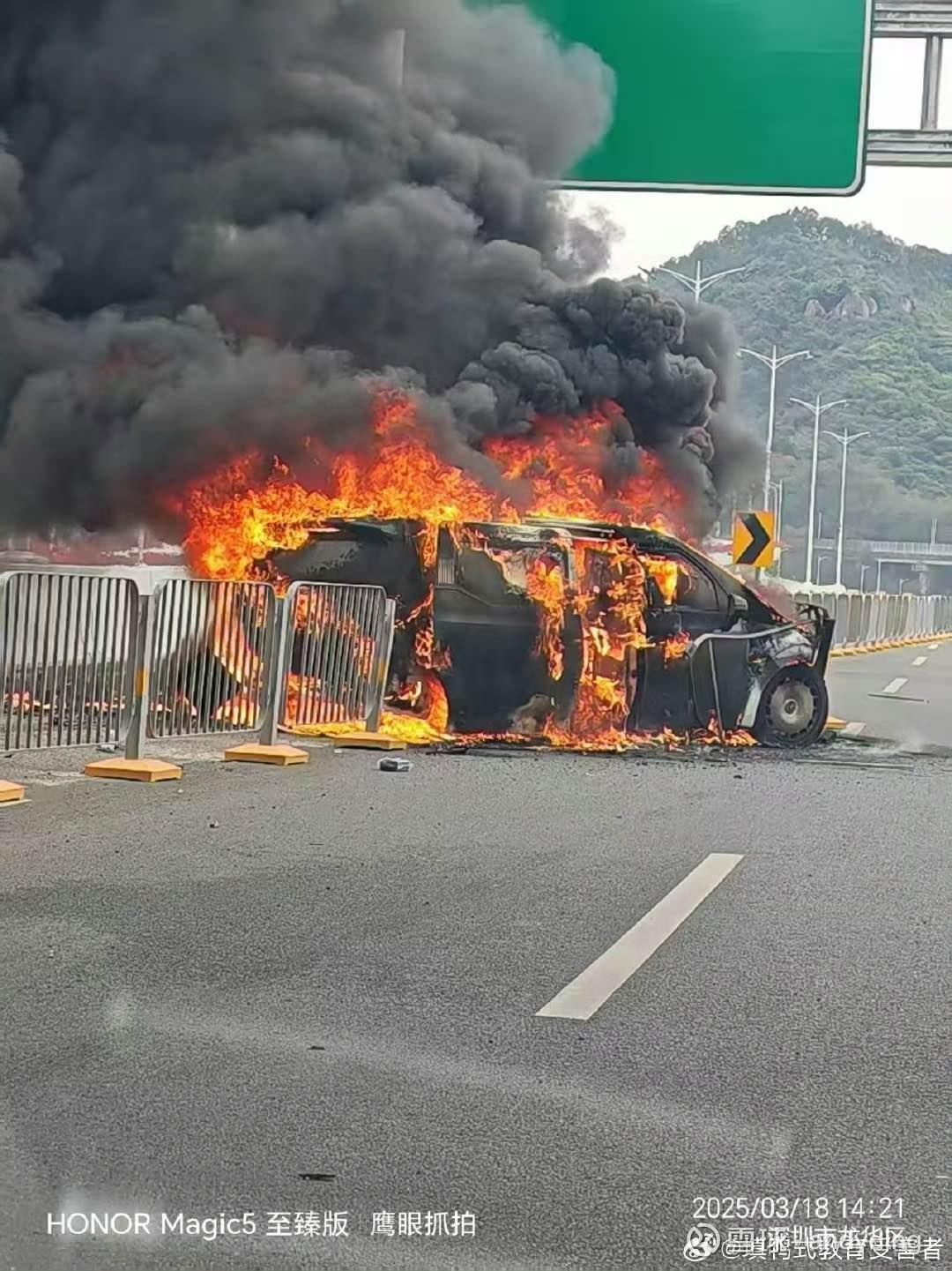 奔驰电动车小区地库起火：预约充电结束后热失控