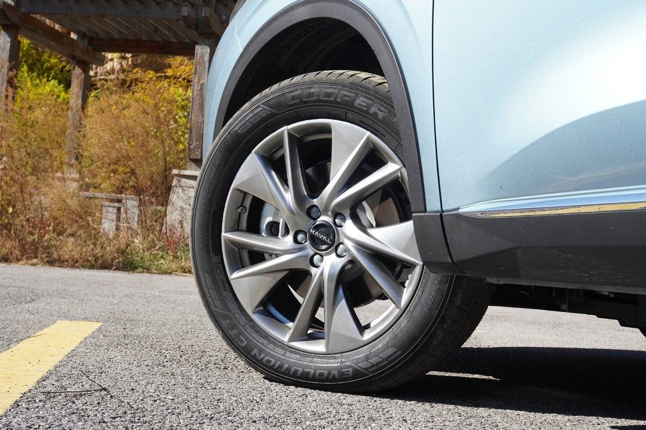 加速7.2s！油耗7.4L？加长版”国民神车“抢先试驾