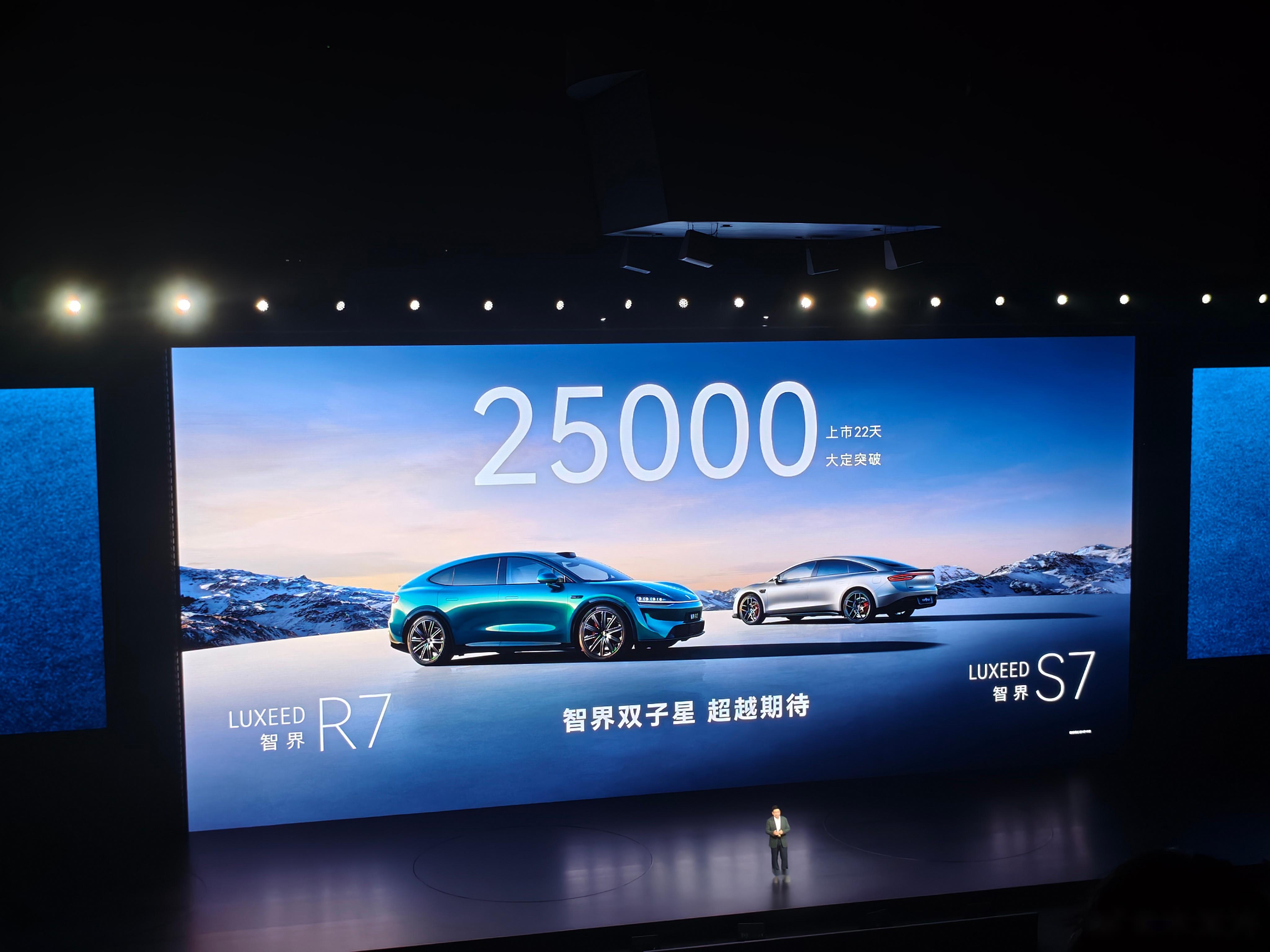 鸿蒙智行全系10月交付68216台 全系累计交付已突破100万台