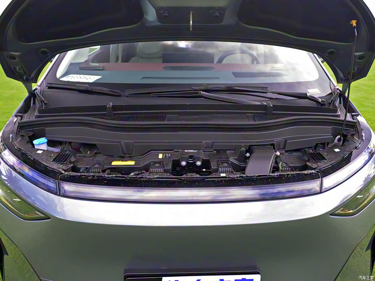 预售35万起/综合续航里程1602km 小鹏X9增程版实车到店