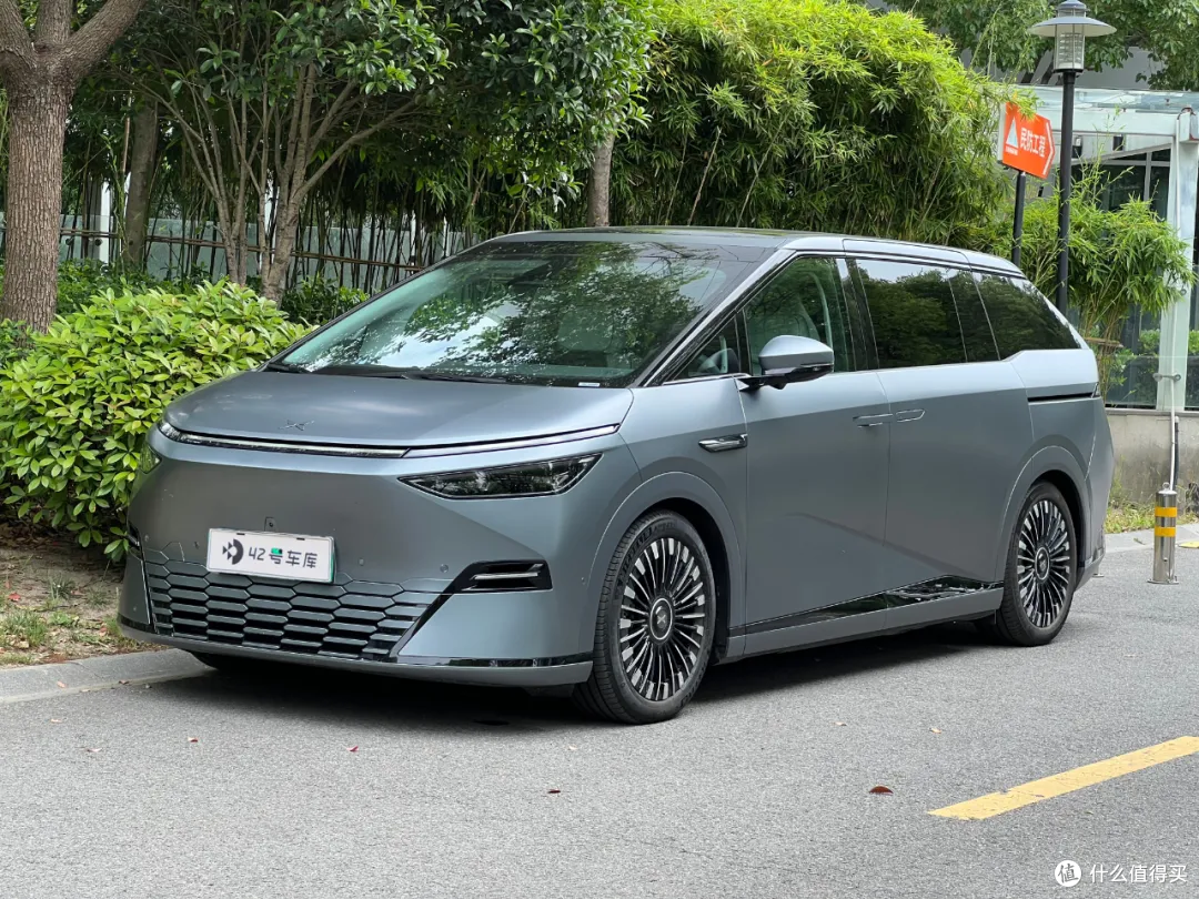 预售35万起/综合续航里程1602km 小鹏X9增程版实车到店
